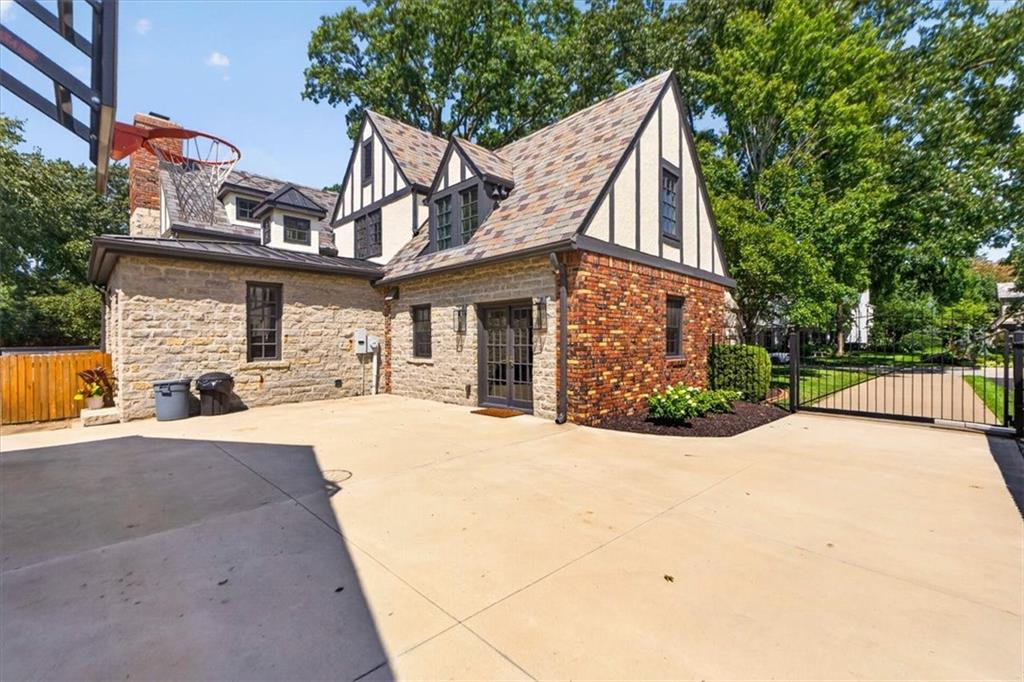 99th image of 845 W 52nd Ter, Kansas City, MO 64112 | MLS# 2637475