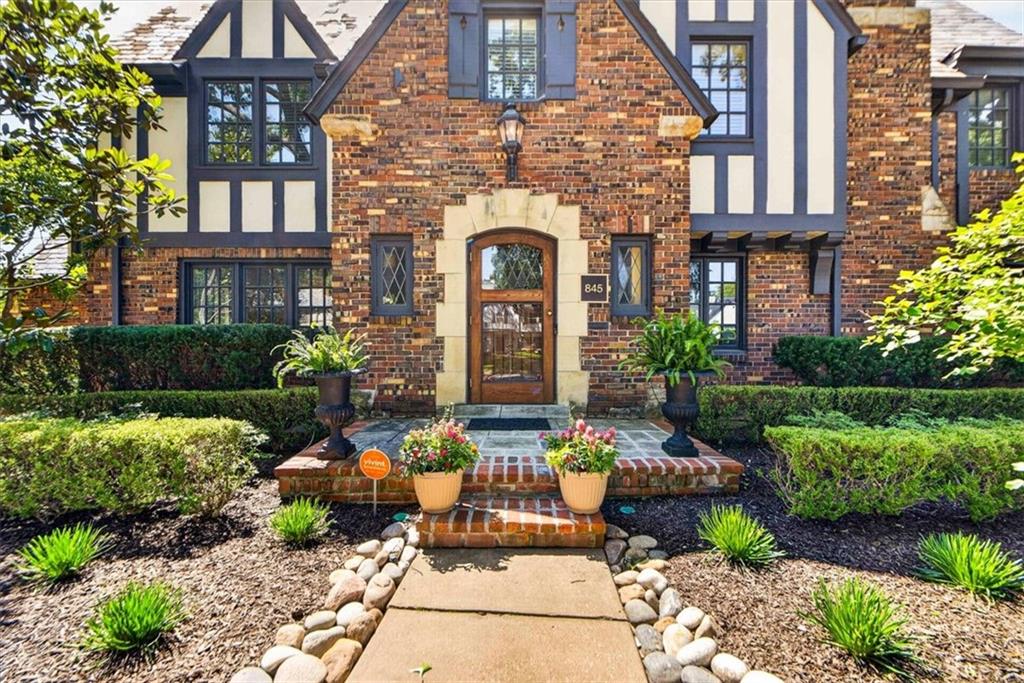 4th image of 845 W 52Nd Ter, Kansas City, MO 64112 | MLS# 2637475