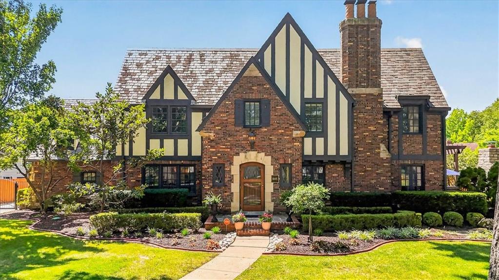 1st image of 845 W 52nd Ter, Kansas City, MO 64112 | MLS# 2637475