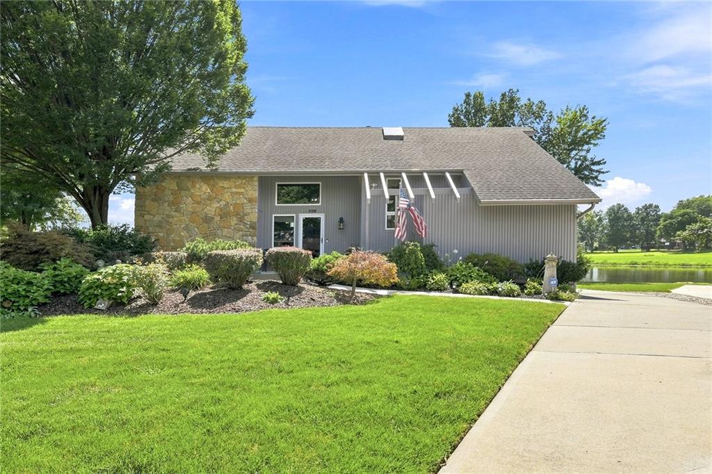 1st image of 828 Sw Lighthouse Pt, Lee's Summit, MO 64082 | MLS# 2637482