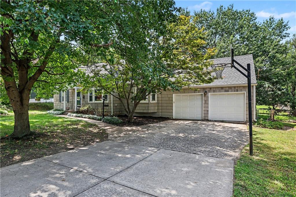 2nd image of 6720 Floyd St, Overland Park, KS 66204 | MLS# 2637493