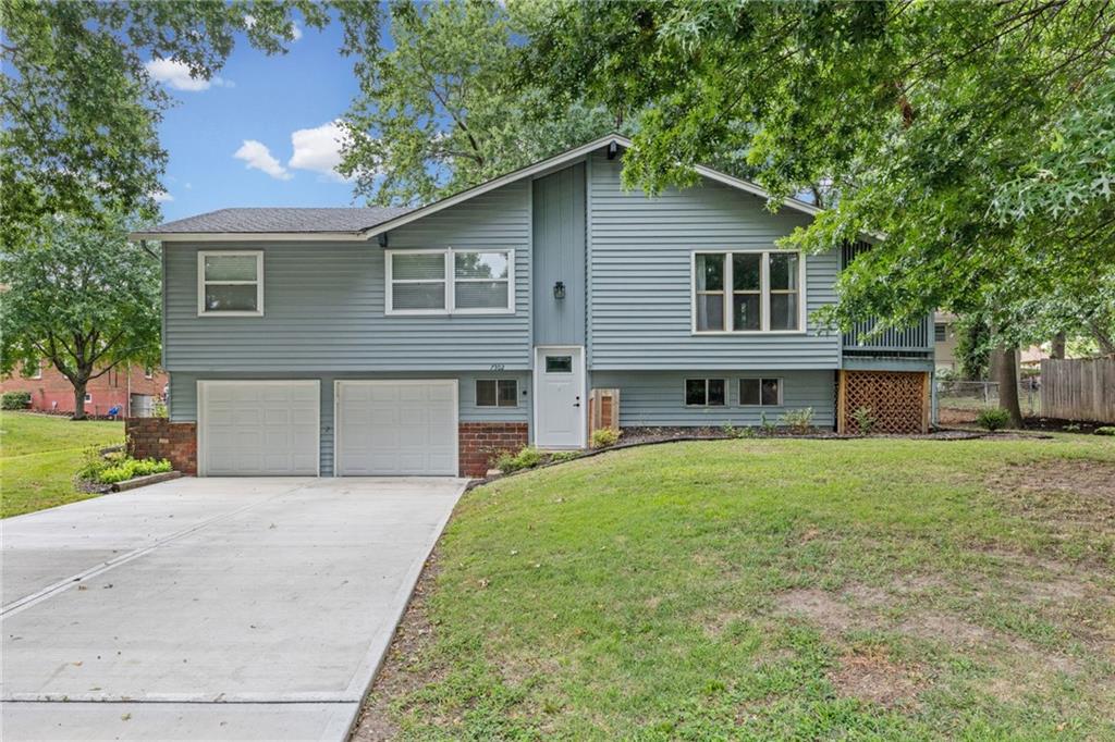 1st image of 7302 N Woodland Ave, Kansas City, MO 64118 | MLS# 2637516