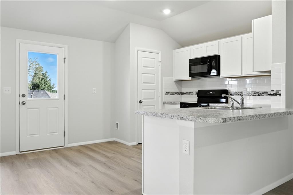 5th image of 441 Valley View Dr, Tonganoxie, KS 66086 | MLS# 2637521