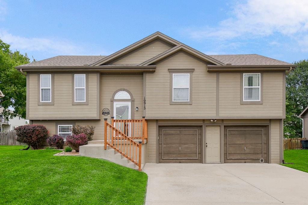 1st image of 10915 N Skiles Ct, Kansas City, MO 64157 | MLS# 2637536