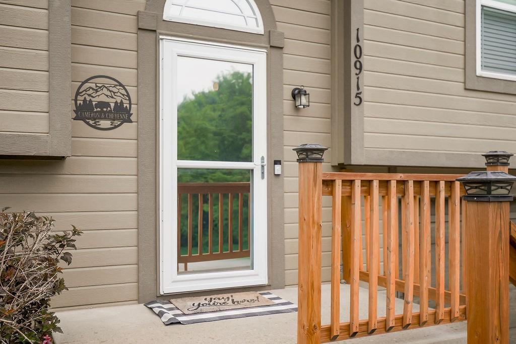 2nd image of 10915 N Skiles Ct, Kansas City, MO 64157 | MLS# 2637536