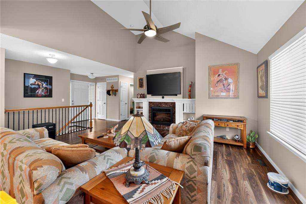 5th image of 512 E Cheyenne St, Gardner, KS 66030 | MLS# 2637569