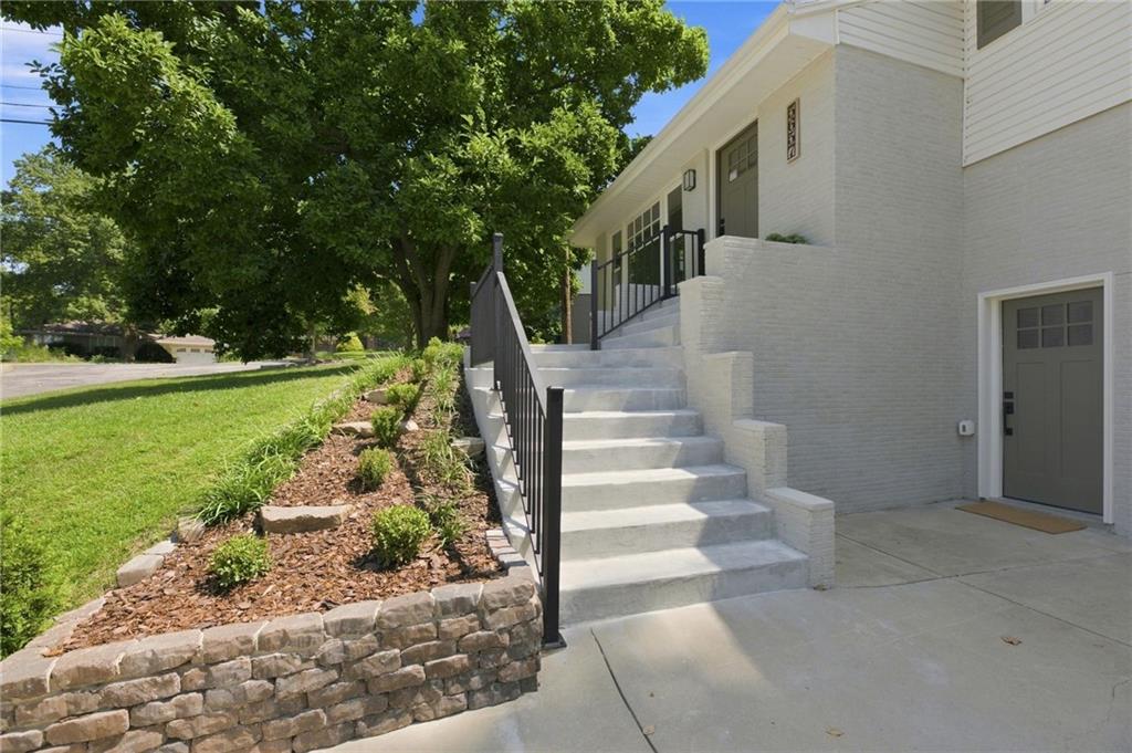 3rd image of 5657 W 50Th St, Roeland Park, KS 66202 | MLS# 2637582