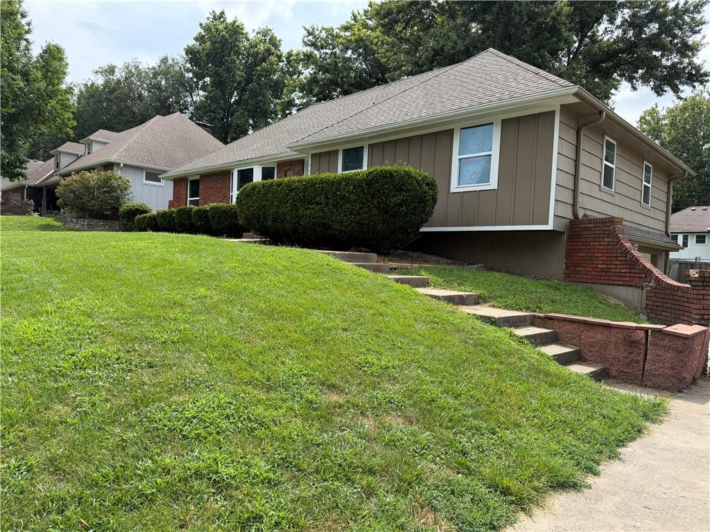 2nd image of 7504 Overton Ave, Raytown, MO 64138 | MLS# 2637583