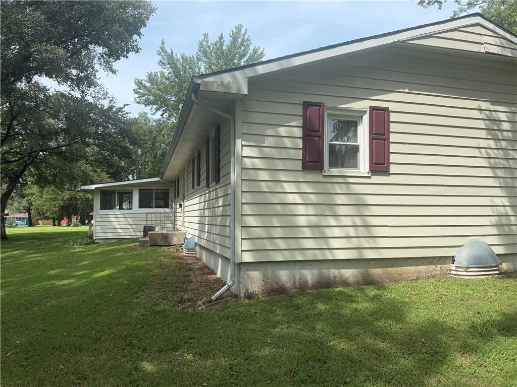 28th image of 122 E Second St, Pomona, KS 66076 | MLS# 2637637