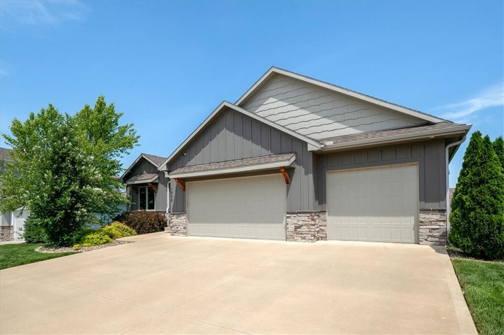 2nd image of 1908 Ne Catalina Ave, Lee's Summit, MO 64064 | MLS# 2637699
