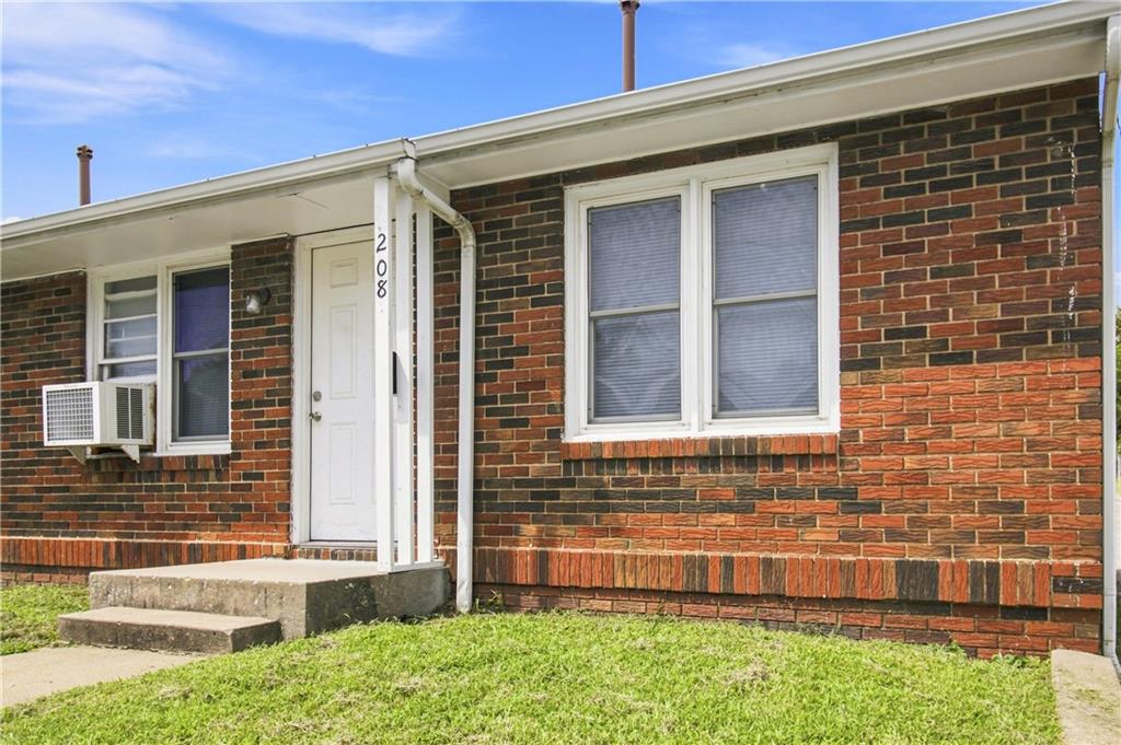 1st image of 208/210 S Maguire St, Warrensburg, MO 64093 | MLS# 2637720