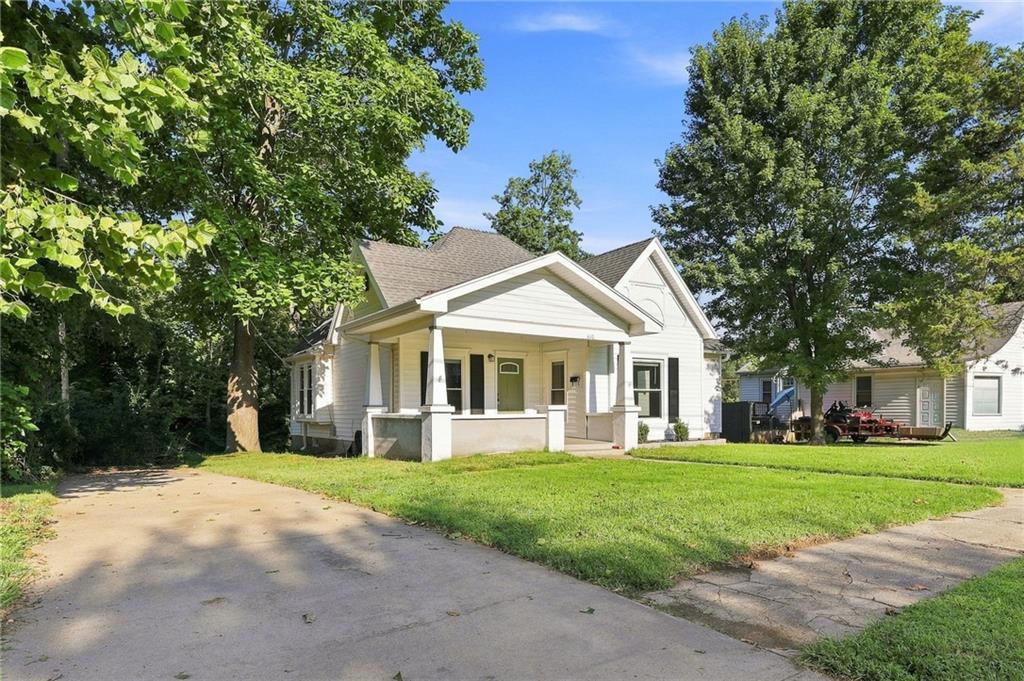 2nd image of 810 N Holden St, Warrensburg, MO 64093 | MLS# 2637721