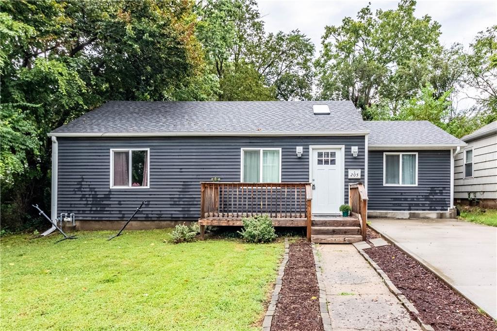 1st image of 205 E Sparks St, Warrensburg, MO 64093 | MLS# 2637746