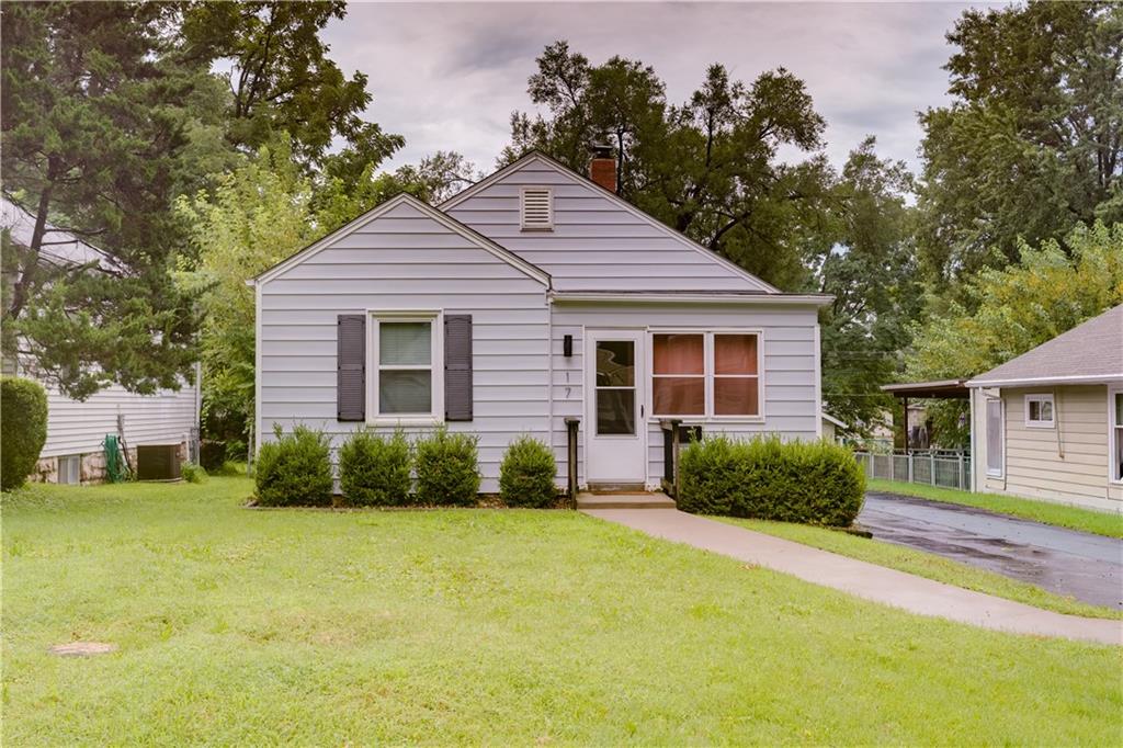2nd image of 17 W 79th St, Kansas City, MO 64114 | MLS# 2637747