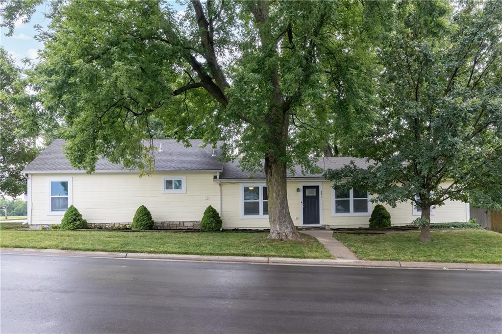 1st image of 601 S Webster St, Spring Hill, KS 66083 | MLS# 2637756