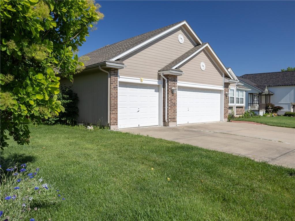 4th image of 608 Lakeview Dr, Grain Valley, MO 64029 | MLS# 2637765