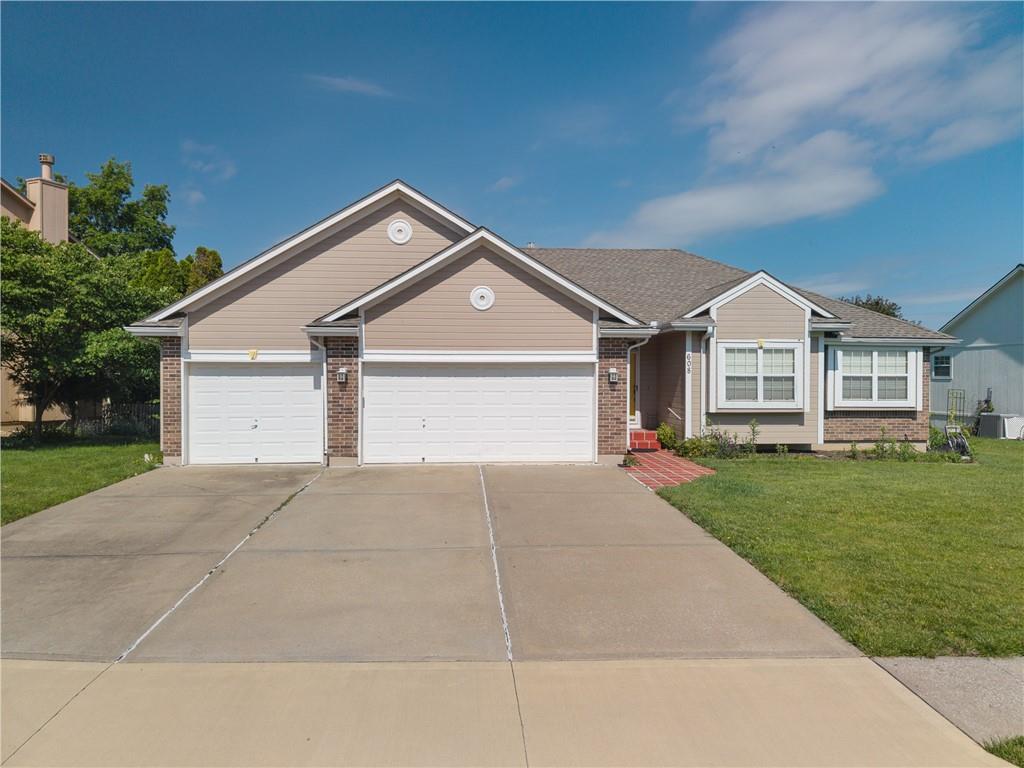 2nd image of 608 Lakeview Dr, Grain Valley, MO 64029 | MLS# 2637765