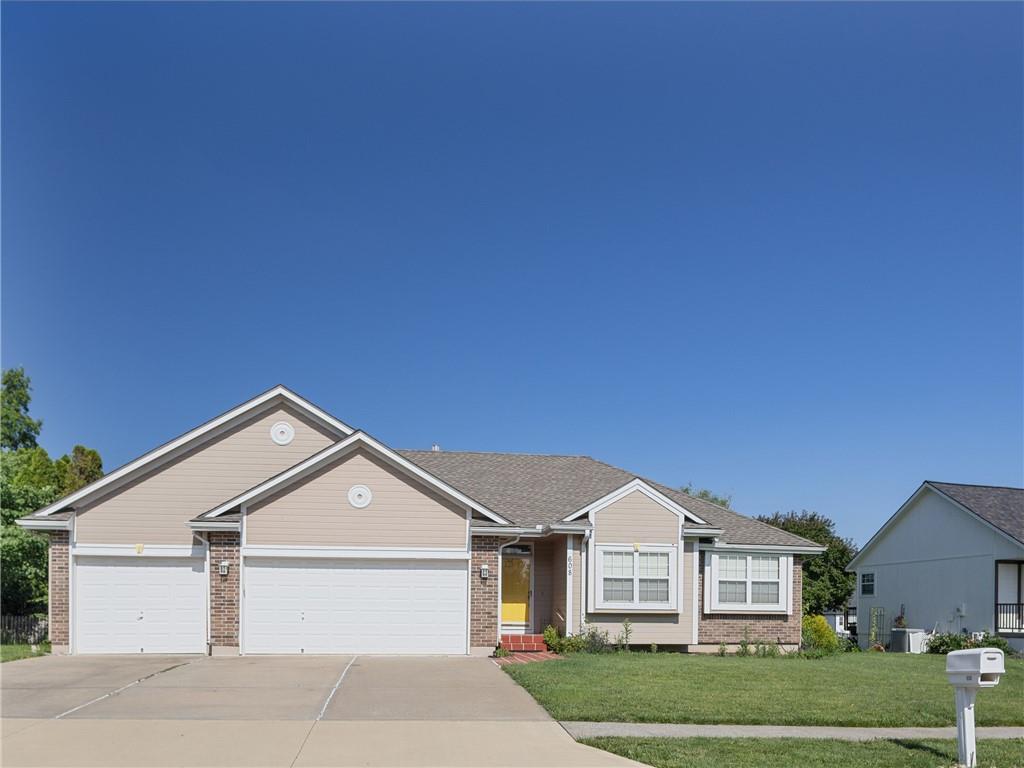 1st image of 608 Lakeview Dr, Grain Valley, MO 64029 | MLS# 2637765