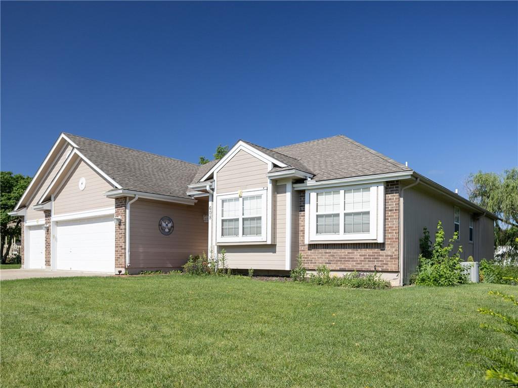 3rd image of 608 Lakeview Dr, Grain Valley, MO 64029 | MLS# 2637765