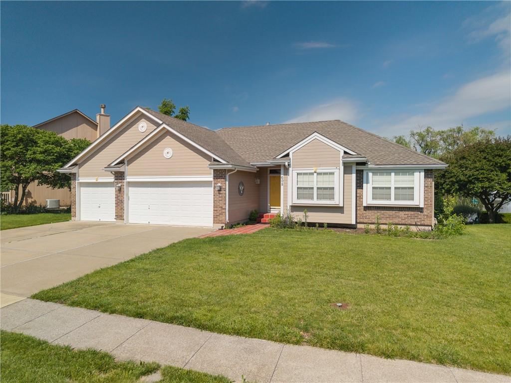 5th image of 608 Lakeview Dr, Grain Valley, MO 64029 | MLS# 2637765