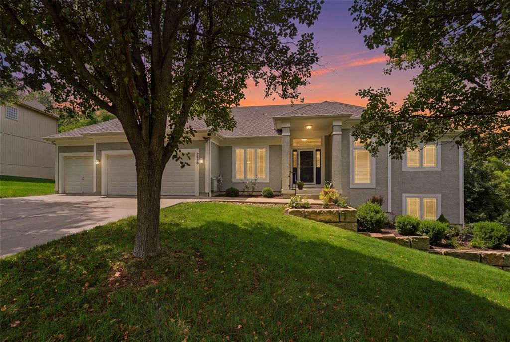2nd image of 7650 Forest Park Dr, Shawnee, KS 66217 | MLS# 2637776