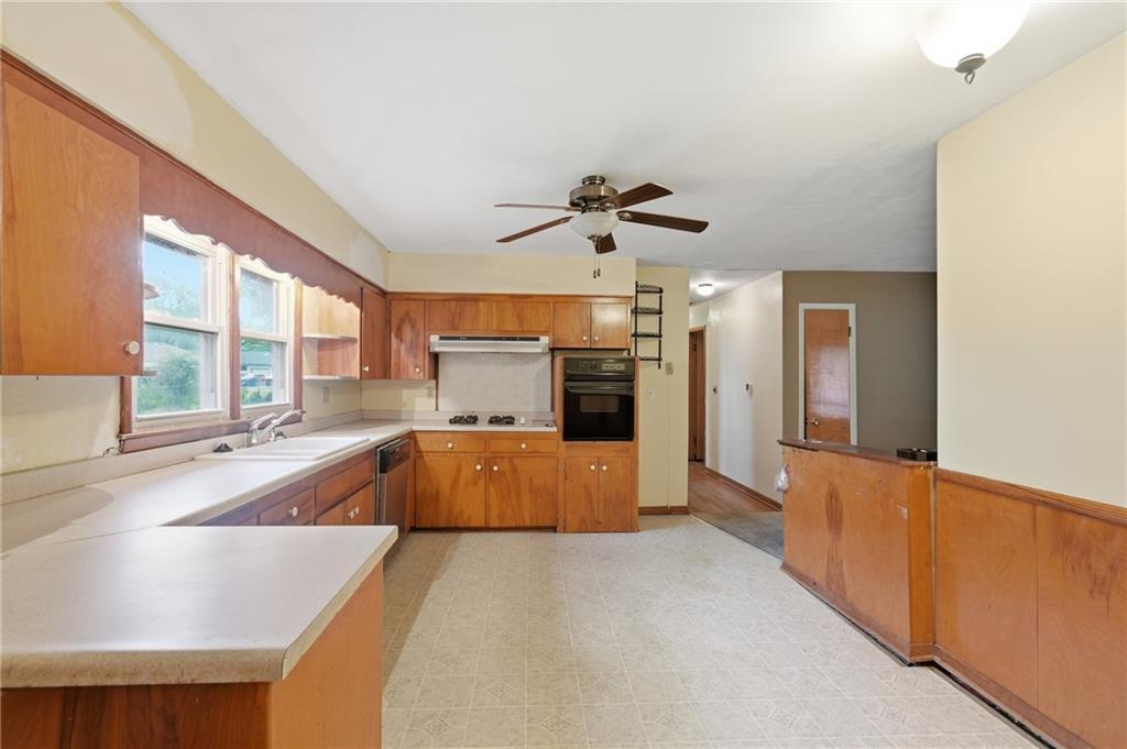 3rd image of 142 W Shawnee St, Gardner, KS 66030 | MLS# 2637779