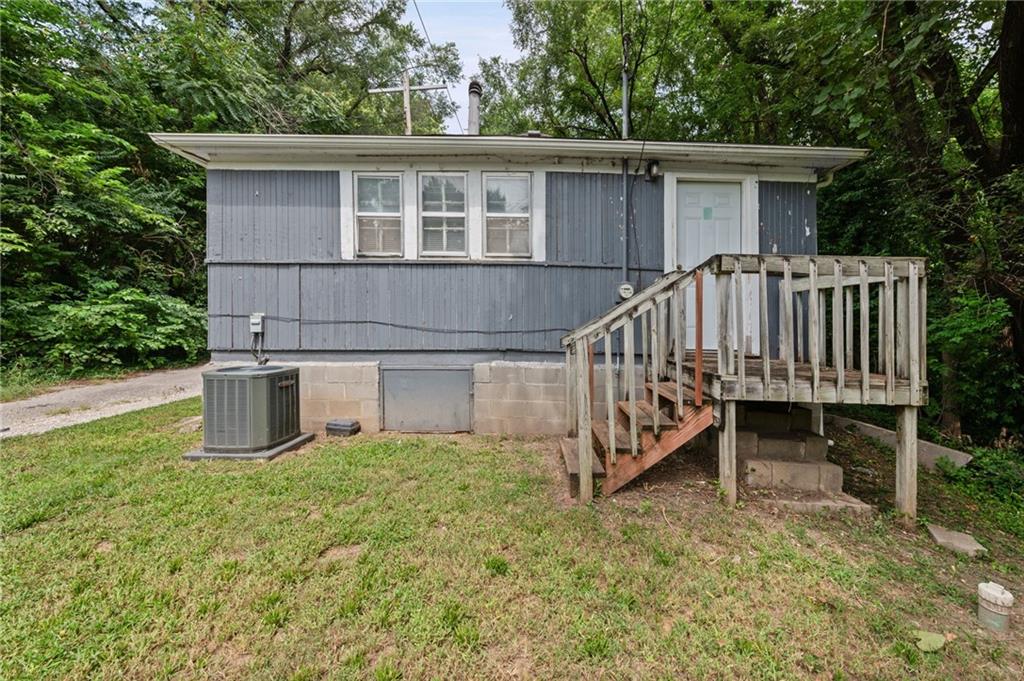 2nd image of 743 Kickapoo St, Leavenworth, KS 66048 | MLS# 2637792