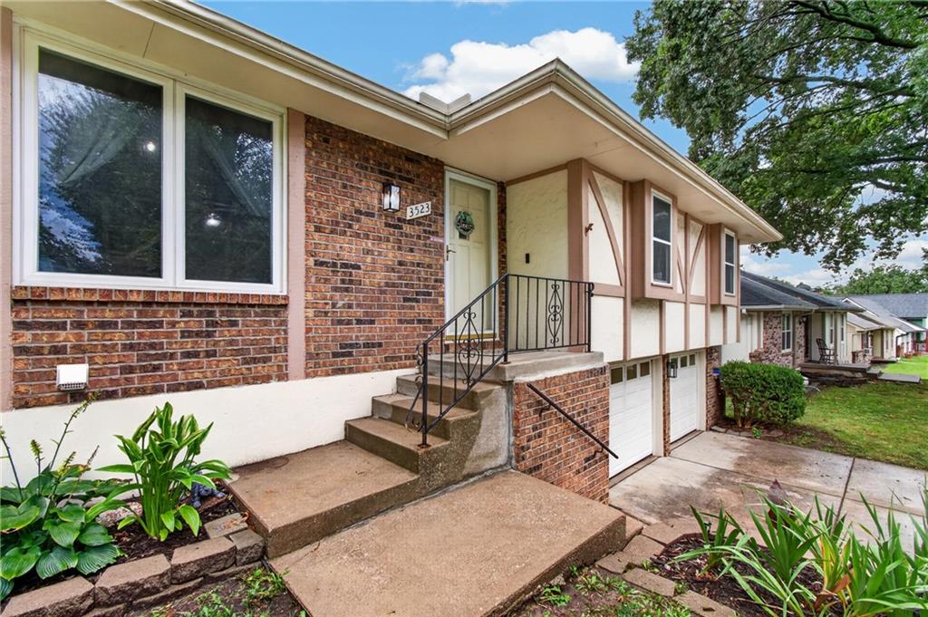 2nd image of 3523 Ne Stanton St, Lees Summit, MO 64064 | MLS# 2637814