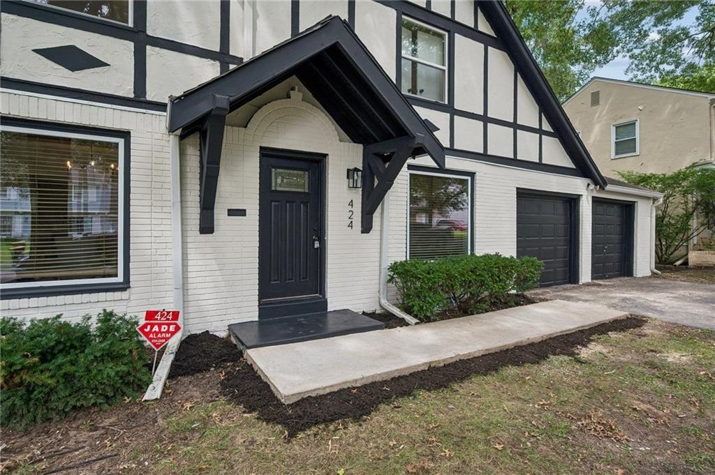 2nd image of 424 E 79th Ter, Kansas City, MO 64131 | MLS# 2637818