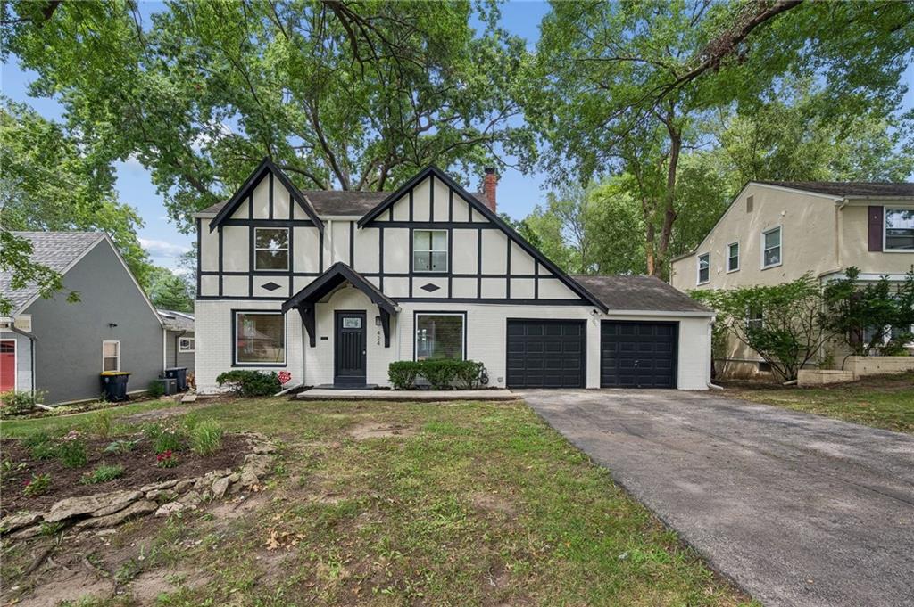 1st image of 424 E 79th Ter, Kansas City, MO 64131 | MLS# 2637818