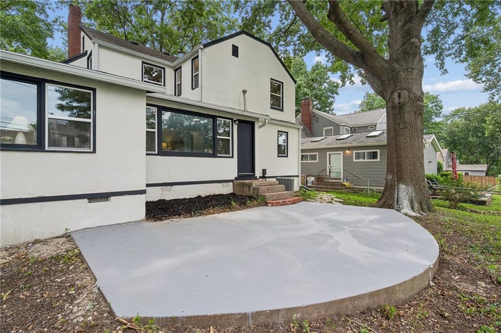 33rd image of 424 E 79th Ter, Kansas City, MO 64131 | MLS# 2637818