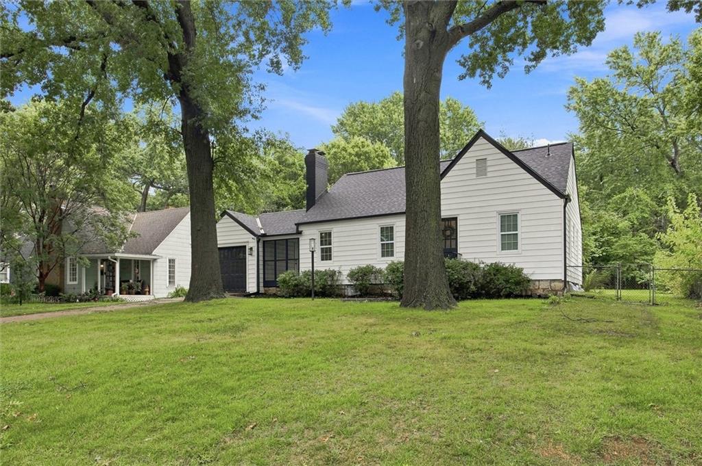 3rd image of 8439 Ward Parkway Plz, Kansas City, MO 64114 | MLS# 2637823