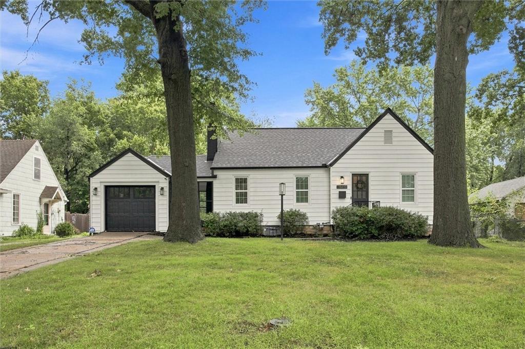 1st image of 8439 Ward Parkway Plz, Kansas City, MO 64114 | MLS# 2637823