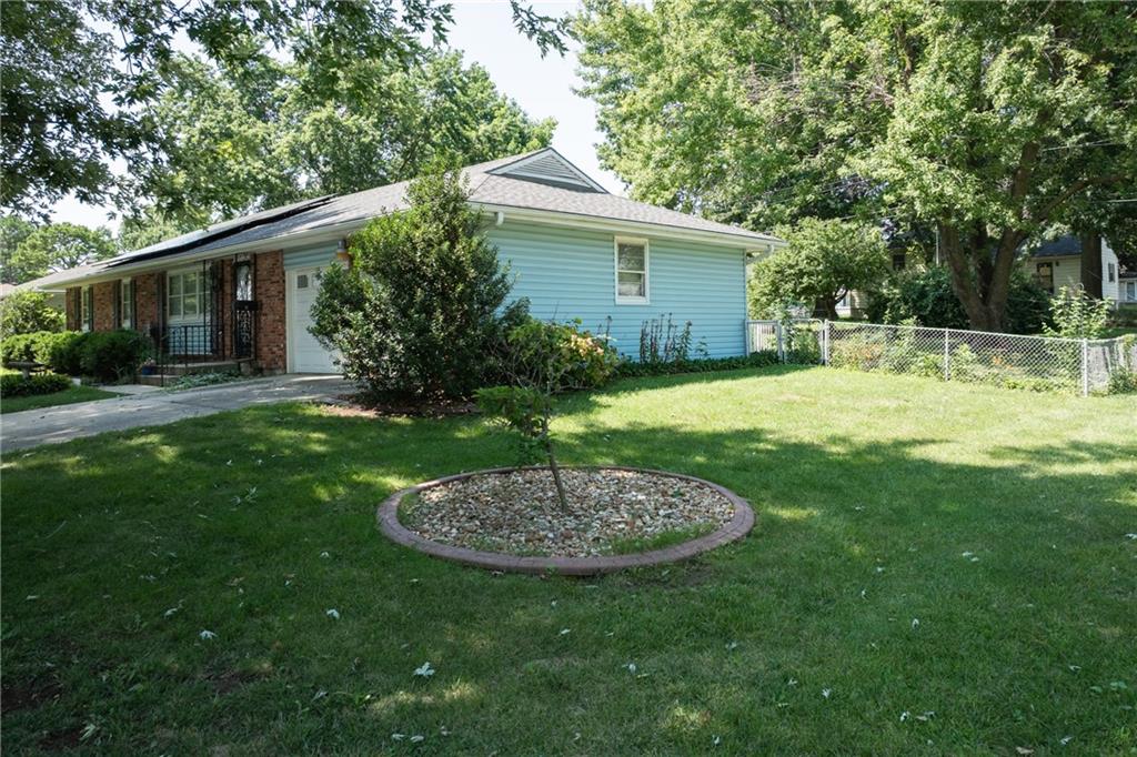 4th image of 110 S Queen Ridge Dr, Independence, MO 64050 | MLS# 2637831