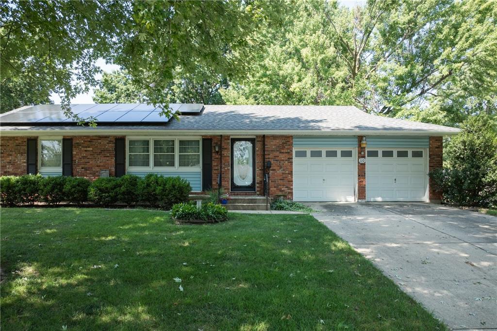 3rd image of 110 S Queen Ridge Dr, Independence, MO 64050 | MLS# 2637831