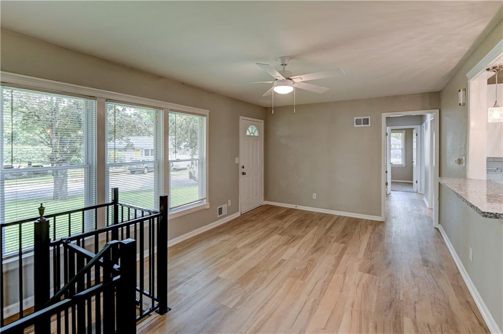 4th image of 512 Nw Lakeview Rd, Blue Springs, MO 64014 | MLS# 2637837