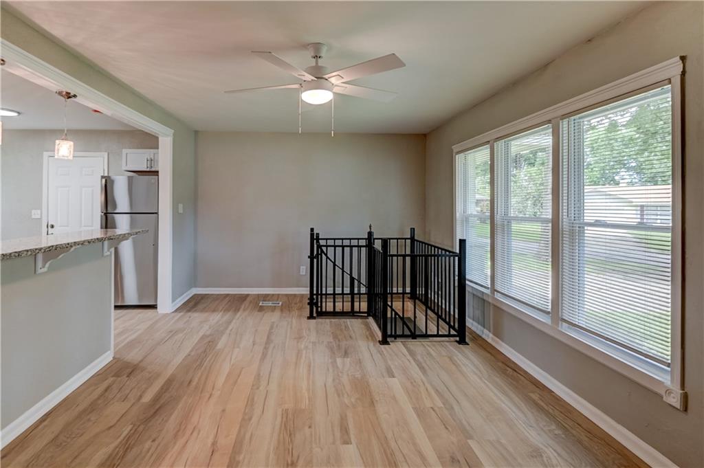5th image of 512 Nw Lakeview Rd, Blue Springs, MO 64014 | MLS# 2637837