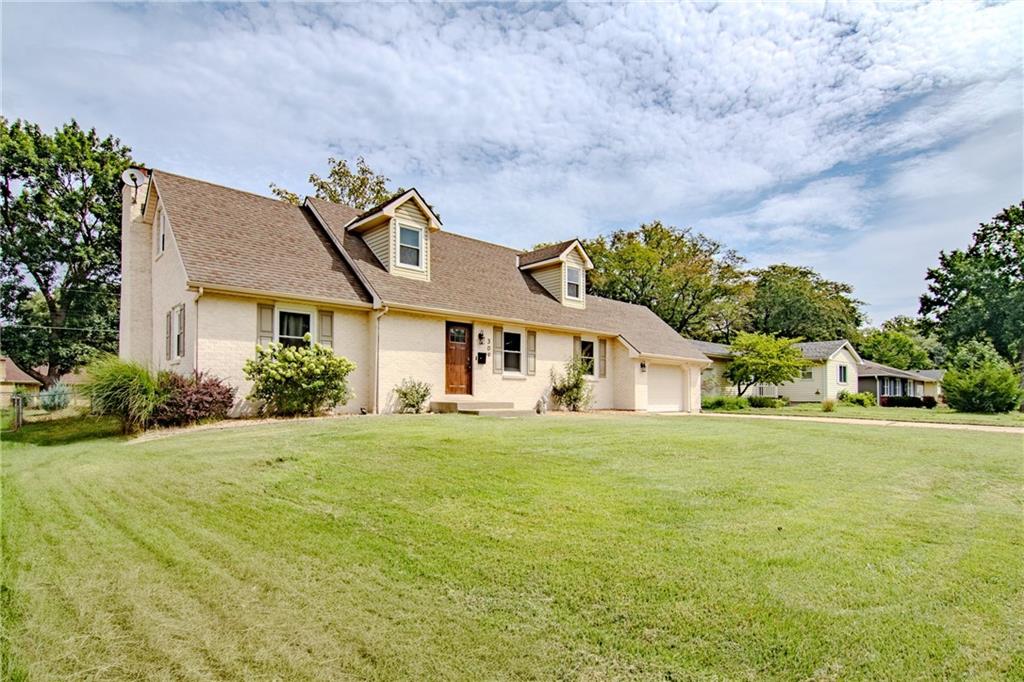 2nd image of 309 Hillcrest Dr, Warrensburg, MO 64093 | MLS# 2637850