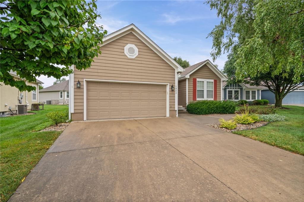 2nd image of 1802 Meadowlark Ct, Raymore, MO 64083 | MLS# 2637875
