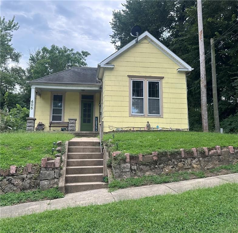 1st image of 406 W Poulin St, Saint Joseph, MO 64501 | MLS# 2637895