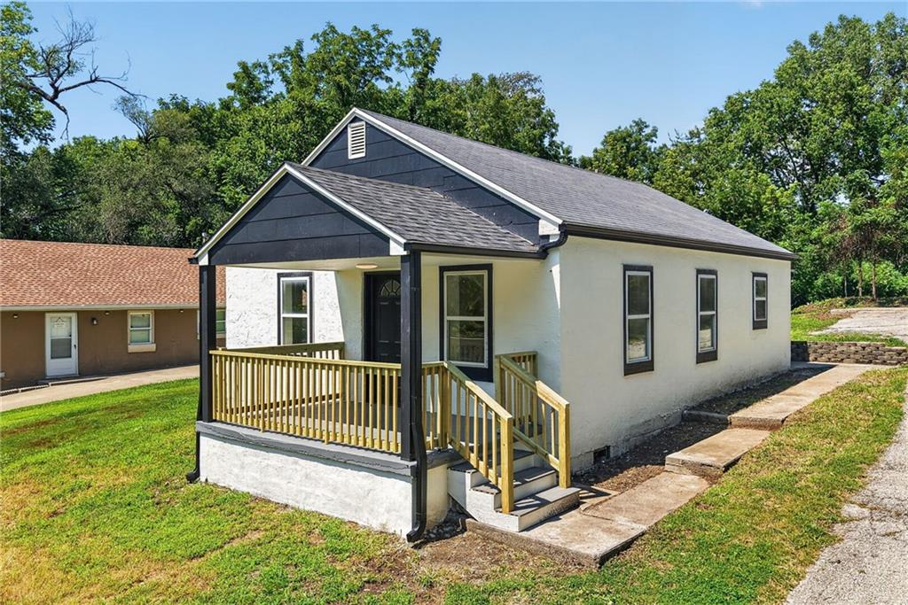 1st image of 2904 Ne Parvin Rd, Kansas City, MO 64117 | MLS# 2637897