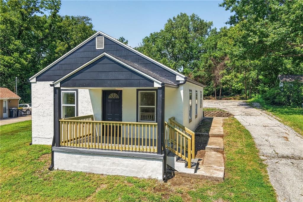 3rd image of 2904 Ne Parvin Rd, Kansas City, MO 64117 | MLS# 2637897