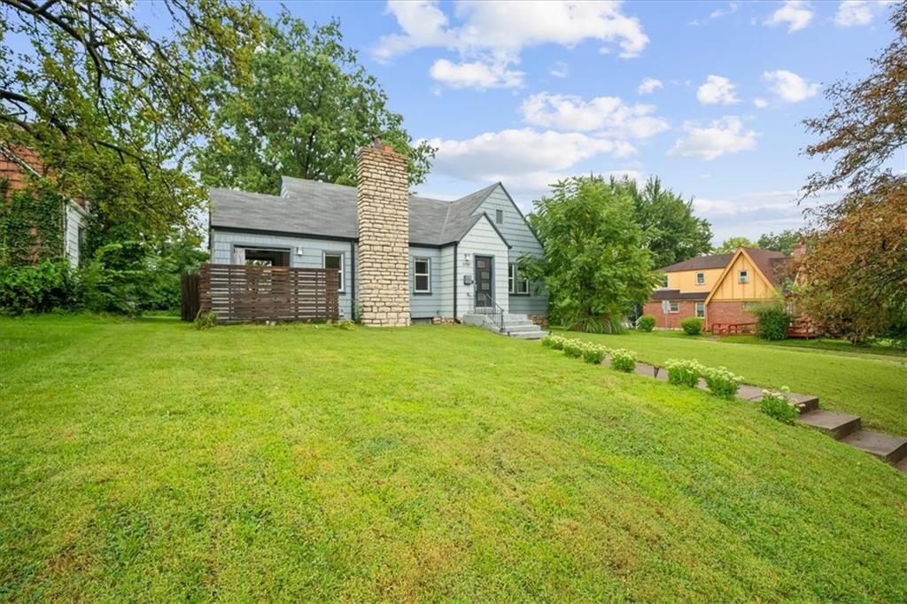 2nd image of 5987 Paseo Blvd, Kansas City, MO 64110 | MLS# 2637902