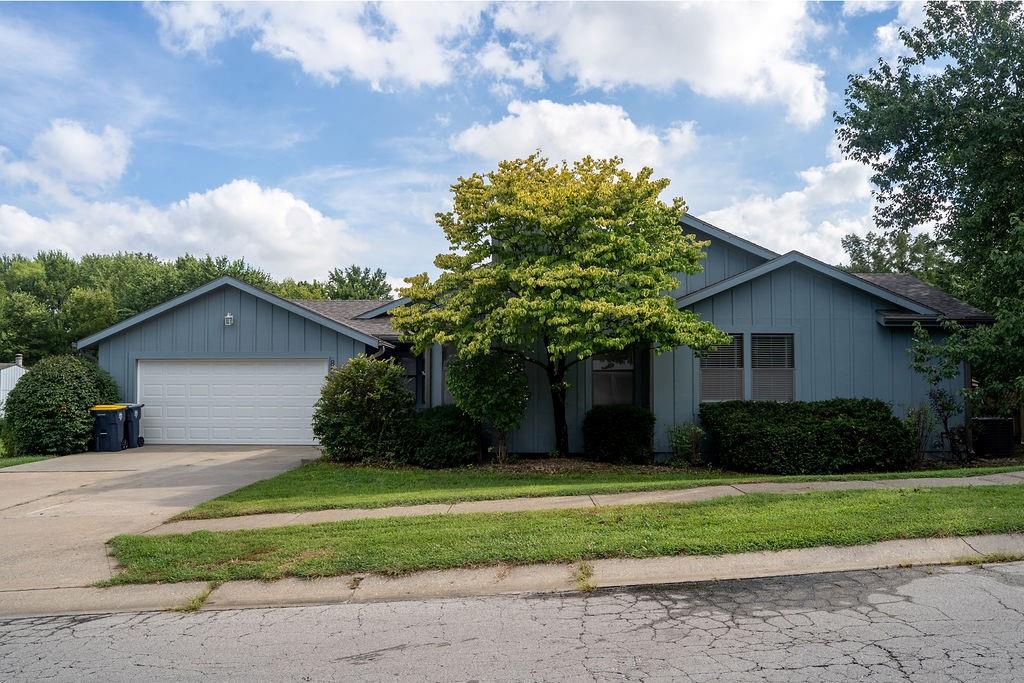 3rd image of 8316 N Virginia Ave, Kansas City, MO 64118 | MLS# 2637905