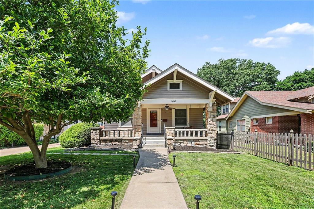 2nd image of 5642 Harrison St, Kansas City, MO 64110 | MLS# 2638007