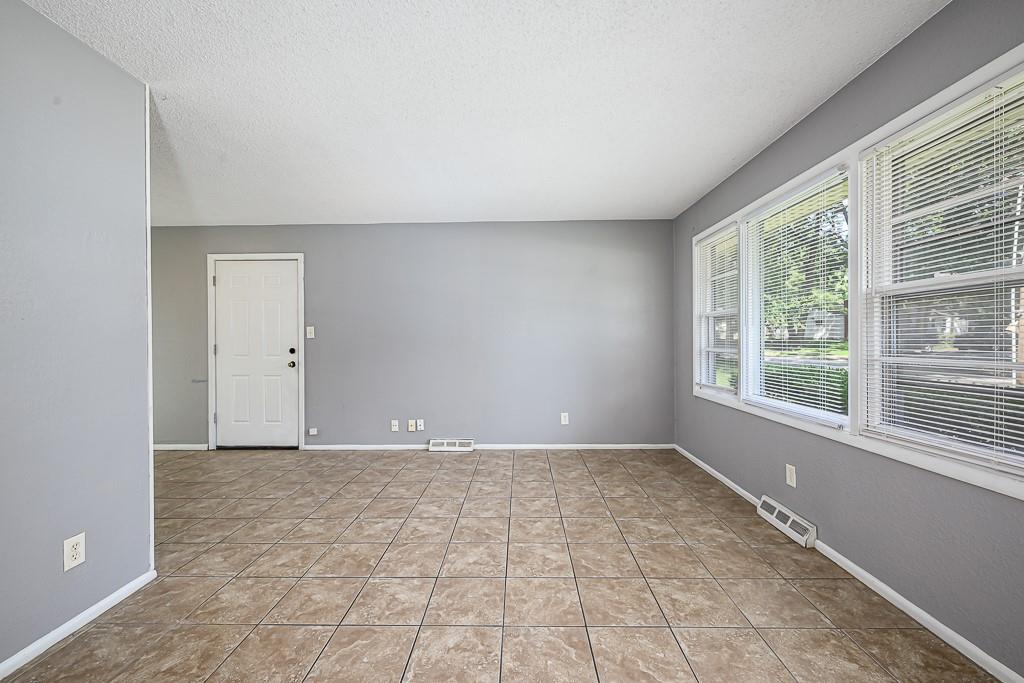 4th image of 8213 Ruskin Wy, Kansas City, MO 64134 | MLS# 2638034