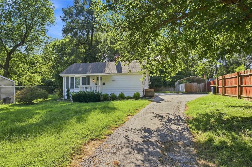 2nd image of 9022 Grand Ave, Kansas City, MO 64114 | MLS# 2638054