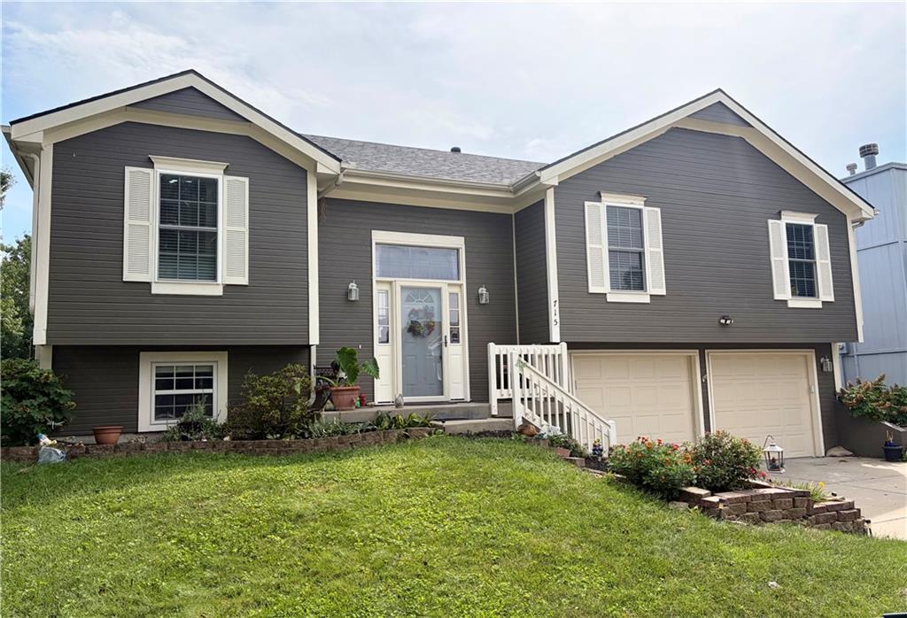 1st image of 715 Ne 107th Ter, Kansas City, MO 64155 | MLS# 2638072