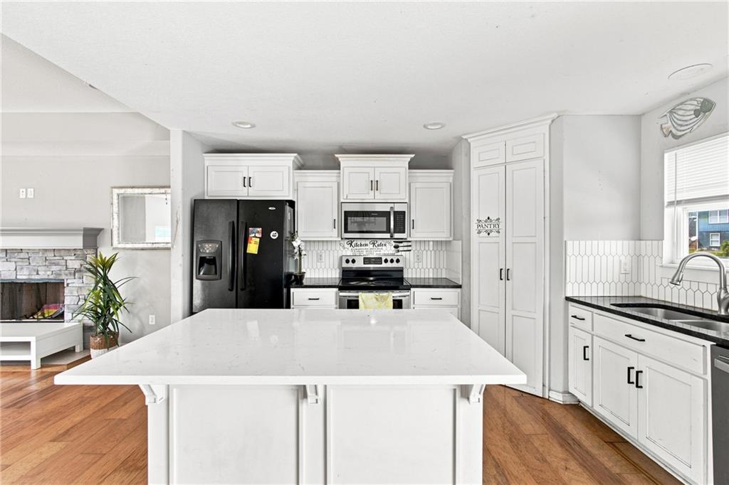 3rd image of 20124 W 221St St, Spring Hill, KS 66083 | MLS# 2638083