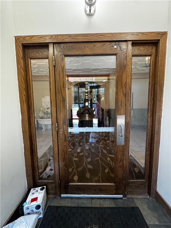3rd image of 323 E Emanuel Cleaver Ii Blvd, Kansas City, MO 64093